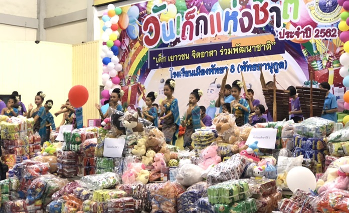 The little ones’ eyes lit up when they saw all those presents on stage at Pattaya City School #8.