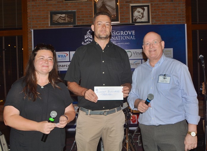 Christine Armstrong from Bromsgrove International School presents ASAP Marine Trading MD Berne Lamprecht (centre) with his raffle prize.