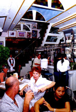 dinning.jpg (34359 bytes)