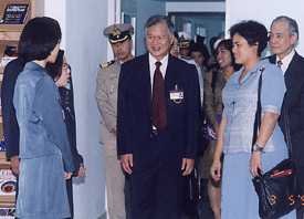 home.jpg (40738 bytes)