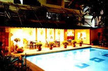 dining.jpg (23344 bytes)