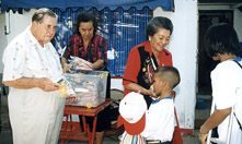 f93.jpg (25781 bytes)