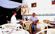 dining.jpg (17147 bytes)