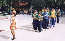 f22.jpg (21765 bytes)