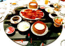 dining2.jpg (23979 bytes)