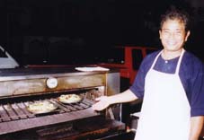 dining1.JPG (13355 bytes)