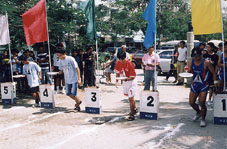 f61.jpg (26425 bytes)