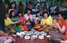 f12.jpg (26207 bytes)