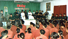 f11.jpg (28103 bytes)