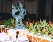 dining.jpg (21278 bytes)