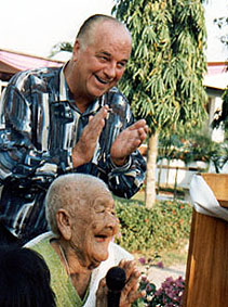 fb18.jpg (40922 bytes)