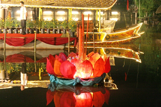 Loy Krathong Festival 2012