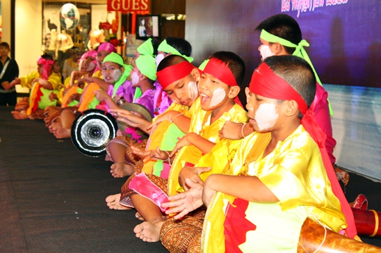Loy Krathong Festival 2012