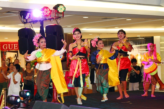 Loy Krathong Festival 2012