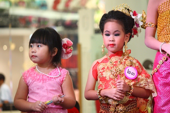 Loy Krathong Festival 2012