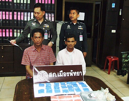 Phuwanat Pakdee and Prakobchai Fuangma have been arrested for possession of 4,000 methamphetamine tablets. 