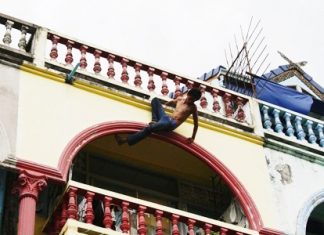 After stabbing his boss, Sa-nga Konglom jumped from a 4th floor balcony.