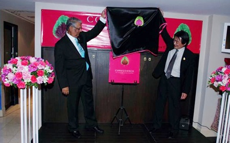 H.E. the Ambassador of India to Thailand, Pinak Ranjan Chakravarty, and Pattaya Deputy Mayor, Ronakit Ekasingh unveil the new “Confluence” cookbook at Indian By Nature restaurant on Friday, December 10. 