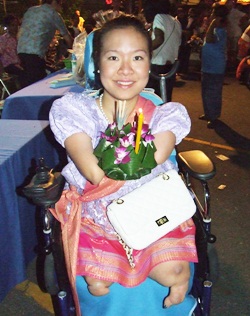 Tanaree (Nong Nui) Fungpinyopab prepares to float her krathong at the Redemptorist Center.