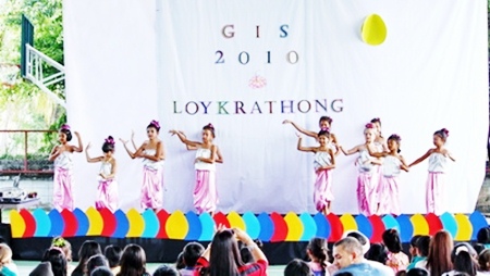 A beautifully choreographed Thai dance.