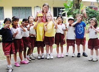 Ten pupils in Year 1 and 2 from the Regent’s School went to visit the Sotpattana Deaf School in Pattaya.