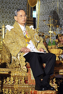 HM King Bhumibol Adulyadej delivers his annual birthday speech as part of his 83rd birthday celebration at the Amarin Winitchai Throne Hall inside the Grand Palace in Bangkok, Sunday, Dec. 5, 2010. (AP Photo courtesy Bureau of the Royal Household) 