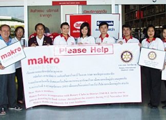 On November 14, at Makro Pattaya Branch, Rotarians and store management attended a simple ceremony to hand over public donations for distribution to victims of natural disasters throughout Thailand.