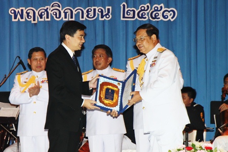 Prime Minister Abhisit Vejjajiva (left) awards Vice Adm. Sommai Prakansamut (right), director-general of the Naval Education Department and one of the many the PM inducted into the Royal Thai Navy’s “hall of fame” for service above and beyond the call of duty. 