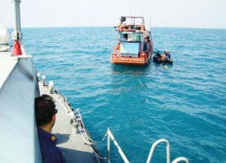 Navy divers search for the body of Sattahip Naval Base employee Suthisak Nundee.