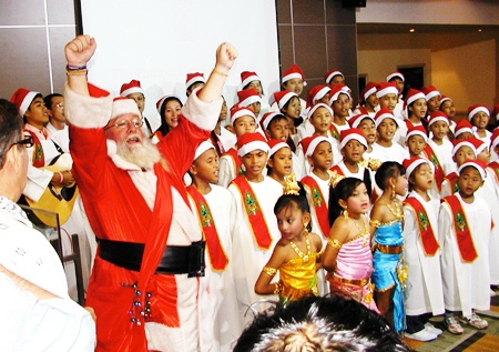 Santa, a.k.a. Khun Klaus, doing a last minute whirlwind TQC tour of his workshops before Christmas, popped down from his factory No 7 in Klong Toey to share the joy of Christmas with the orphans of Pattaya Orphanage, and Pattaya City Expats.