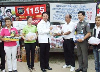 The Y.W.C.A. Bangkok-Pattaya Center and Pattaya Tourist Police donate 1,200 second-hand school uniforms and other necessities to help flood victims in Issan.