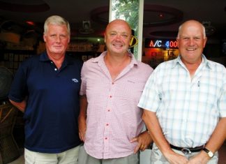Club Championship prize winners: Peter Grant, Les Smith and Kari Aarnio.
