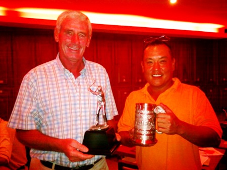 Sunday’s low gross winner Seamus Cotter, left, and medal winner John Bahng.