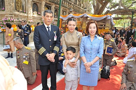 His Royal Highness Crown Prince Maha Vajiralongkorn, Her Royal Highness Princess Srirasm, Her Royal Highness Princess Bajarakitiyabha, and His Royal Highness Prince Dipangkorn Rasmijoti attend Buddhist ceremonies in Bodhgaya, India.