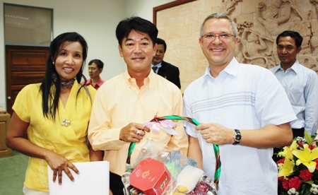 Andre Brulhart (right), general manager of the Centara Grand Mirage Beach Resort Pattaya and Sukanya Wongdornma (left), financial controller paid a visit to Chonburi Governor Wichit Chatpaisit to wish him a happy and prosperous new year.