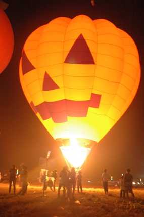 A “scary” Halloween jackolantern looks real.