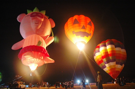 More than 50 balloonists from around the globe filled the Pattaya sky with light.