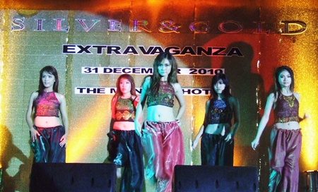 Montien Hotel puts on a heart stopping ‘Silver & Gold Extravaganza for New Year’s Eve.