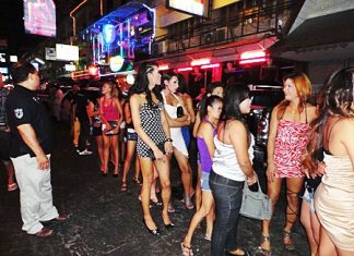 24 methamphetamines users were arrested and taken to Pattaya Police Station for processing.