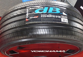 Asymmetric tread pattern 