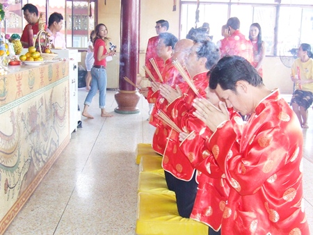 Pattaya Administrators pray to the Gods at the Sawang Boriboon Foundation in Naklua.