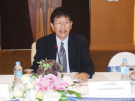 Anusit Khunakorn, deputy secretary-general, chaired the Jan. 21 meeting at the A-One Royal Cruise Hotel. 
