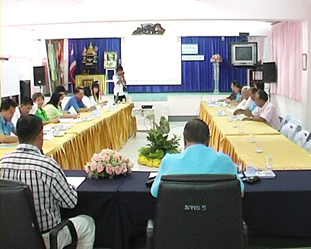 Pattaya City Council’s education committee discuss School No. 5’s pavilion-construction project.