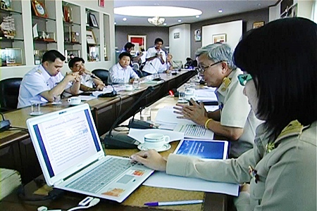 Officials met to discuss ways to prevent the total erosion of Pattaya Beach.