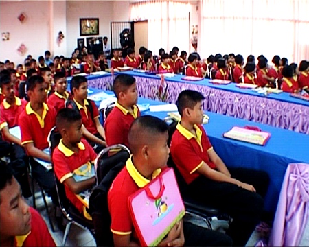 Students of Pattaya School No. 2 attend the first personal-safety lecture.