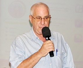 Master of Ceremonies Richard Silverberg introduces Bobby Covic, our guest speaker and author of the book Everything’s Negotiable – How to Bargain Better to Get What You Want.