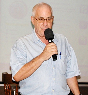 Master of Ceremonies Richard Silverberg introduces Bobby Covic, our guest speaker and author of the book Everything’s Negotiable – How to Bargain Better to Get What You Want. 