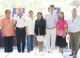 The adults were just as happy to see the children get clean water. (l-r) Prasert Pimonsakul Director of Pattaya School No. 1, William Macey Charity Chairman of the PSC, Nittaya Patimasongkroh, Chairwoman, YWCA Bangkok Pattaya Centre, Jintana Maensurin, Pattaya City Director of the Centre for Religious and Cultural studies, Philip Wall Morris, Community Service Director, Rotary Club of Jomtien-Pattaya, Suree Boonraksa, Deputy Director, Pattaya School No. 1 and Richard Haughton, President of the Rotary Club of Jomtien-Pattaya.