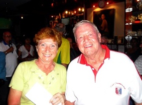 Ladies winner Hana Skabova collects her prize from the PSC Golf Chairman Joe Mooneyhan.