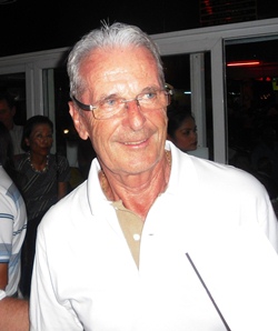 B Flight winner Claude Harder.